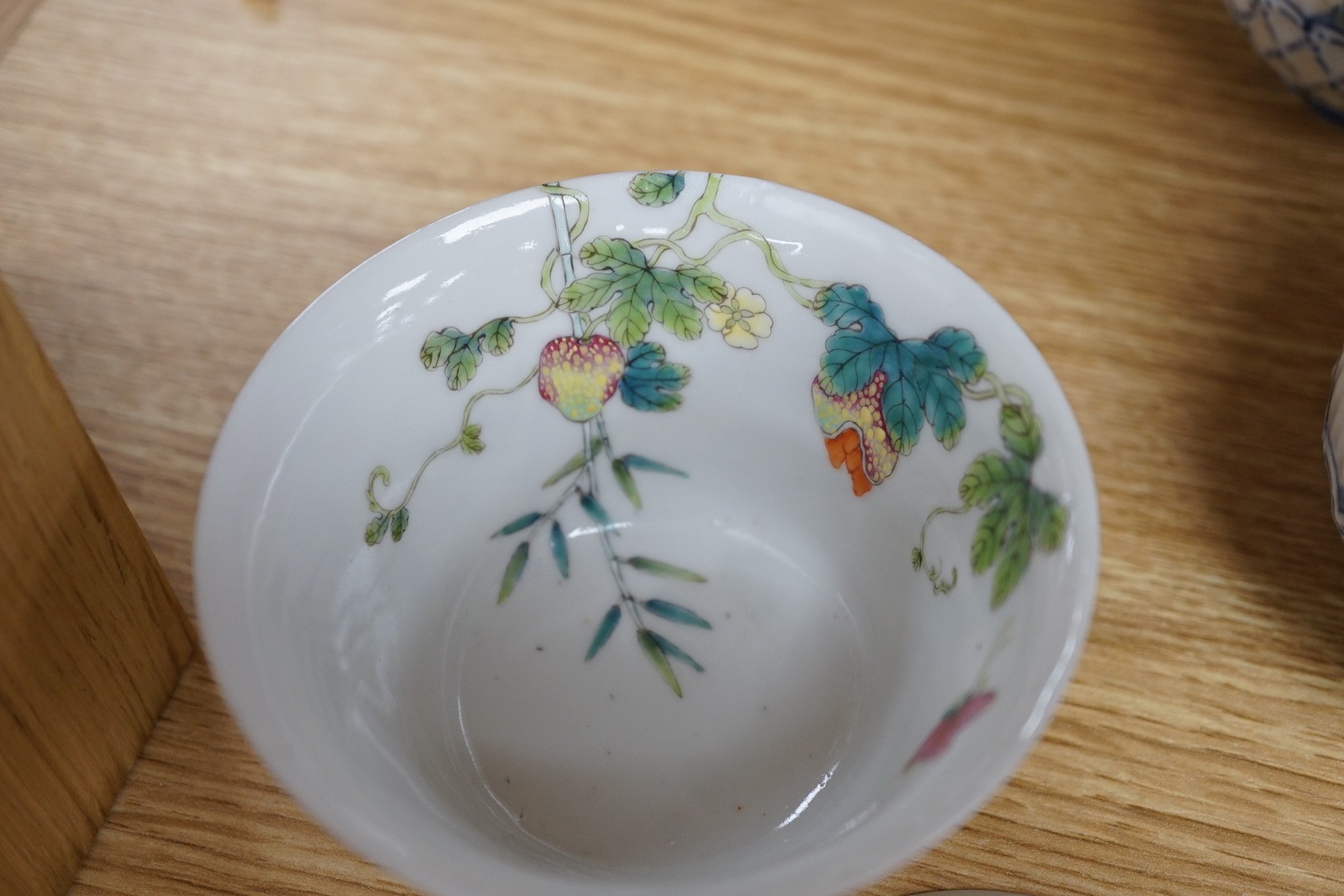 A Chinese famille rose bowl and cover. 9cm tall overall